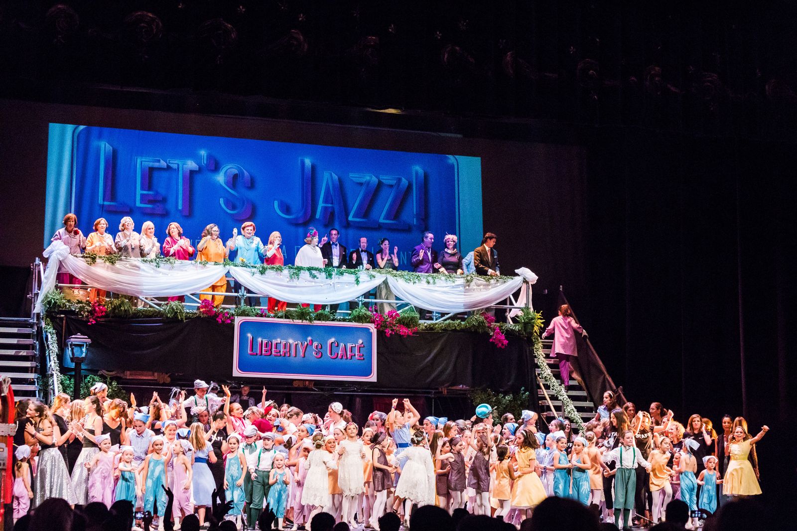 Imágenes del espectáculo Let's jazz, de la Escuela de Danza Fredes Insa, en el Teatro Villamarta