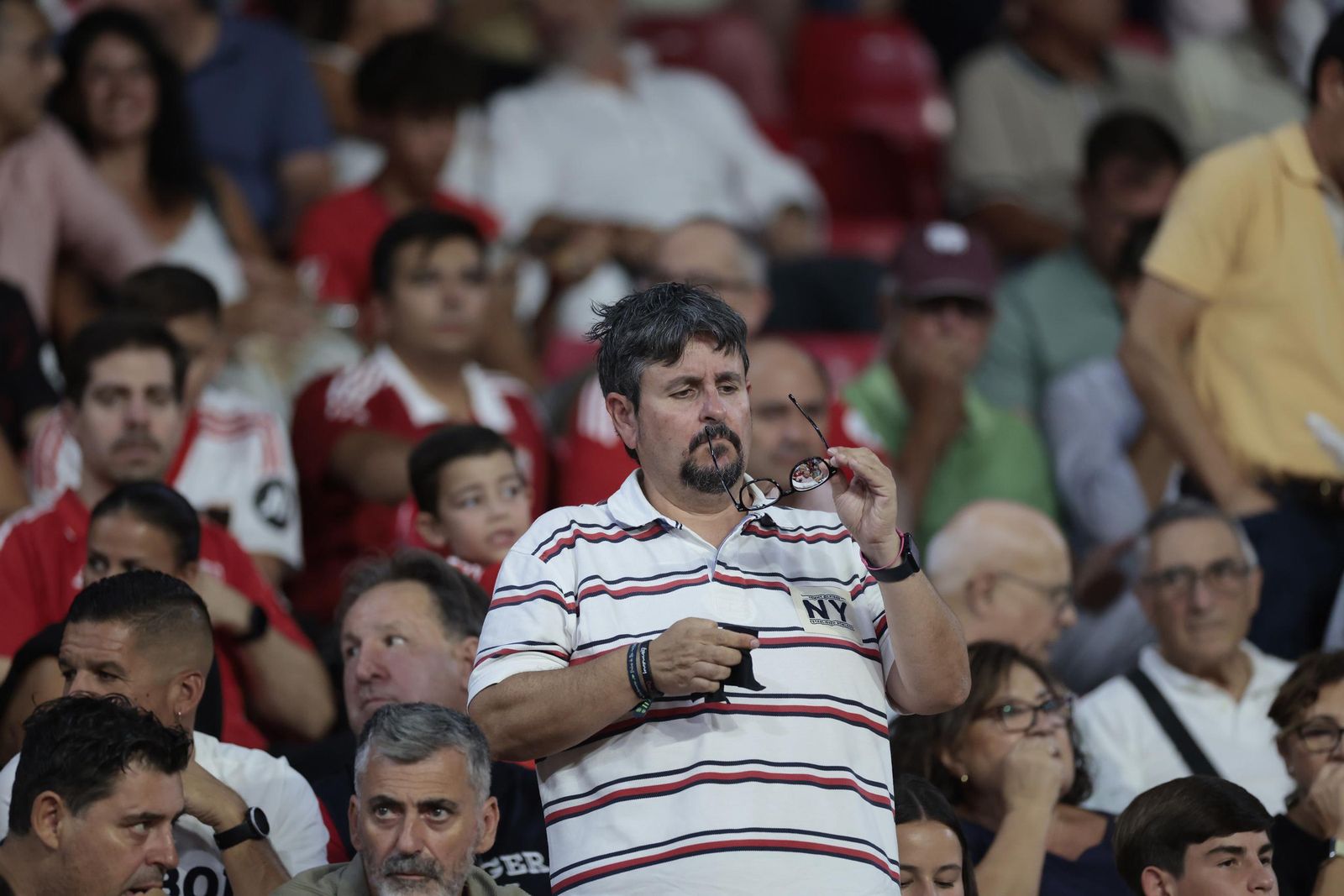 Búscate en las fotos del Sevilla - Elche