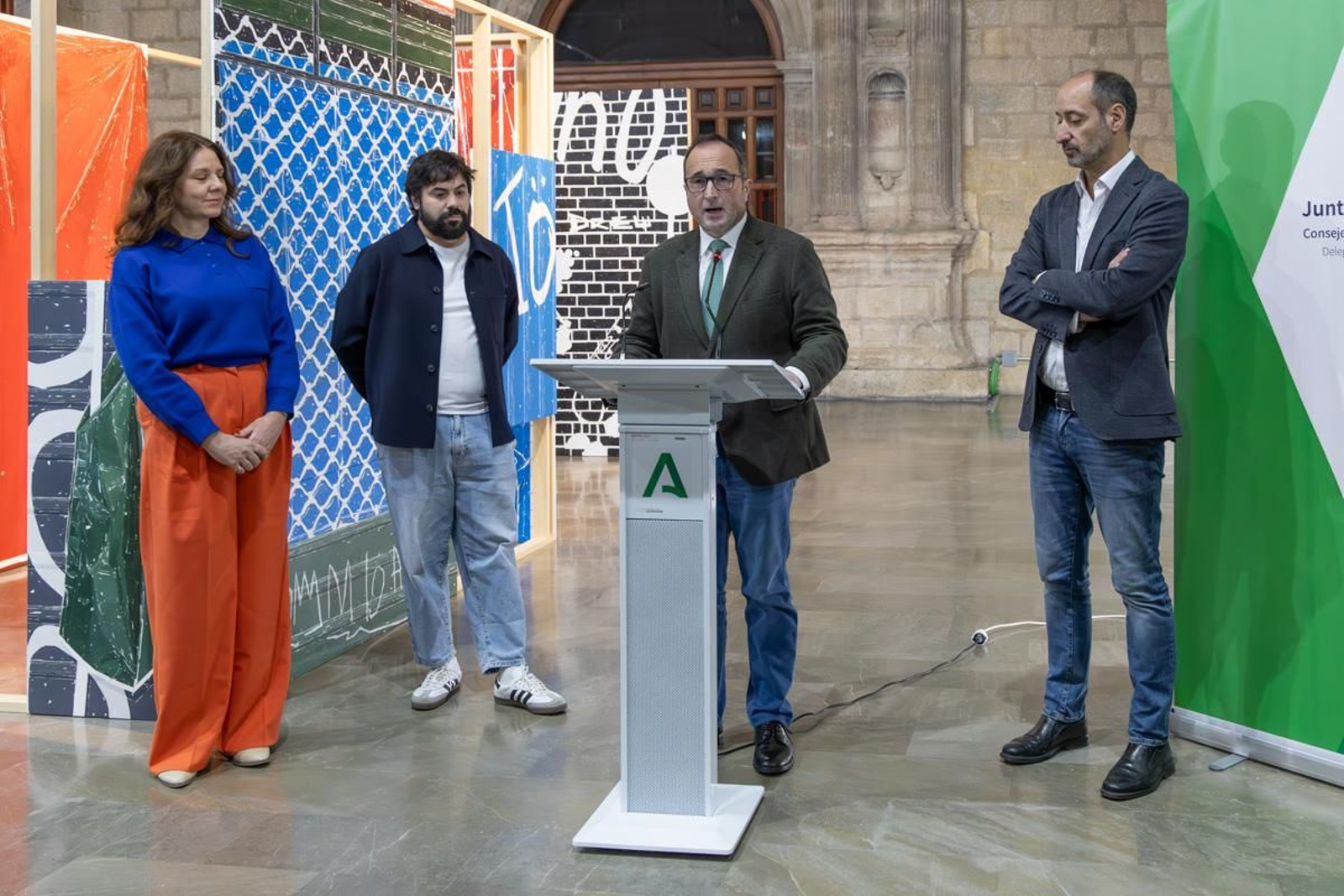 Inauguración de la exposición 'Sombras de bestias y coches'