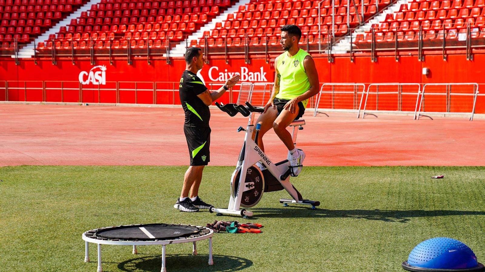 Nelson Monte se ejercita al margen debido al esguince sufrido en pretemporada del que aún se está recuperando.