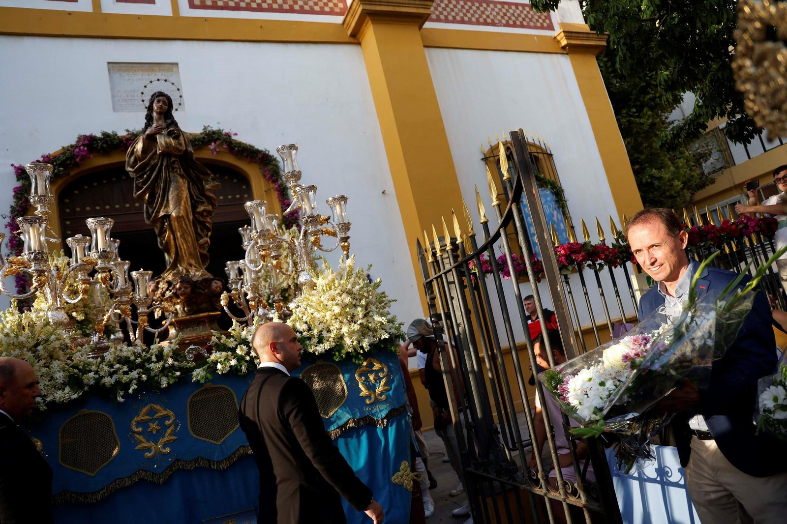 La Real Balompédica Linense realiza su tradicional ofrenda floral a la patrona de La Línea La Real Balompédica Linense realiza su tradicional ofrenda floral a la patrona de La Línea