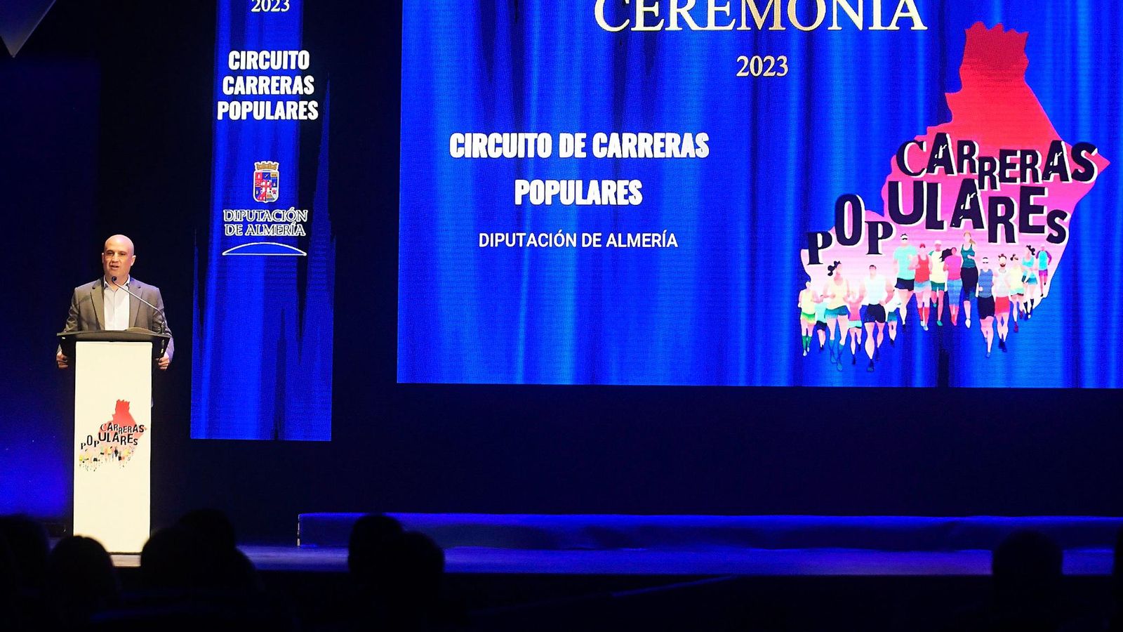 El diputado José Antonio García durante su intervención en la entrega de premios.