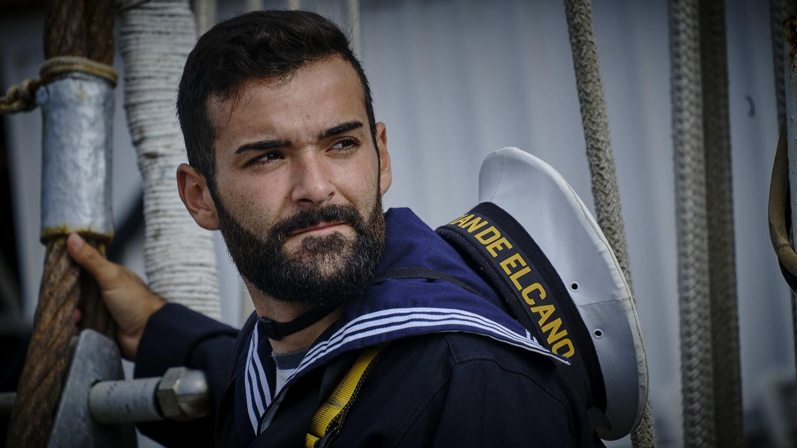 El buque escuela 'Juan Sebastián de Elcano' inicia su crucero de instrucción desde el muelle de Cádiz.