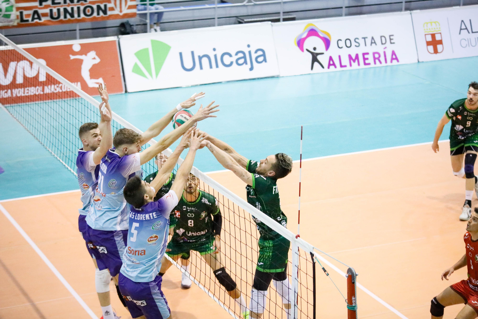 Imágenes del partido entre Unicaja Almería y Grupo Herce Soria