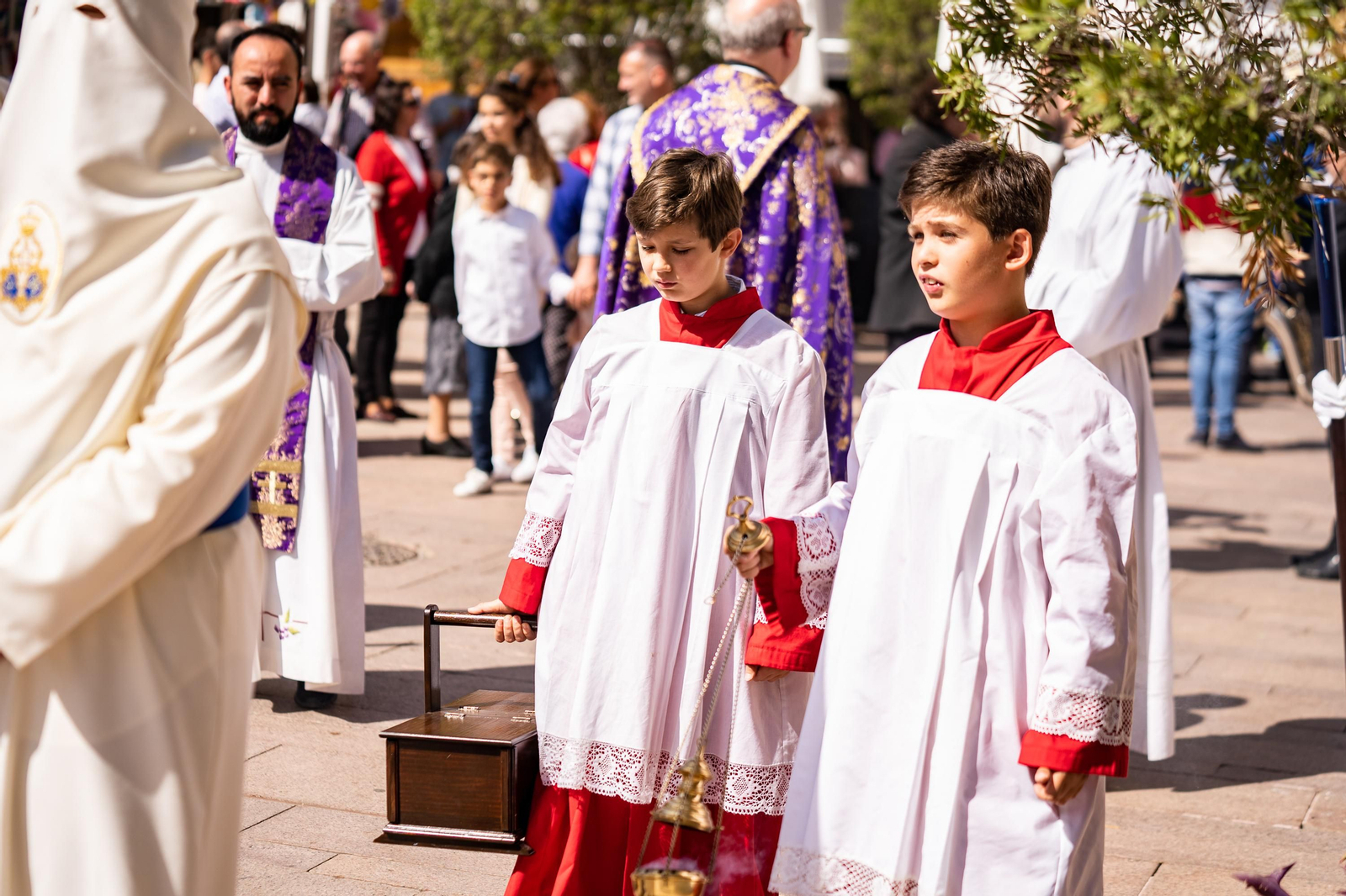 Jueves Santo en Lucena: La procesión de Jesús de la Caridad, en imágenes