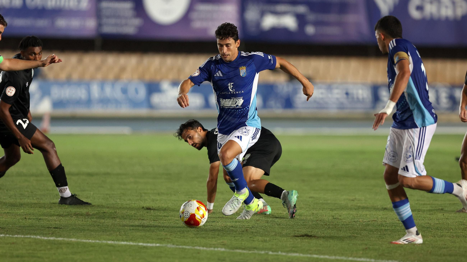 Imágenes del Trofeo Feria de la Vendimia entre el Xerez CD y el Juventud Torremolinos en Chapín