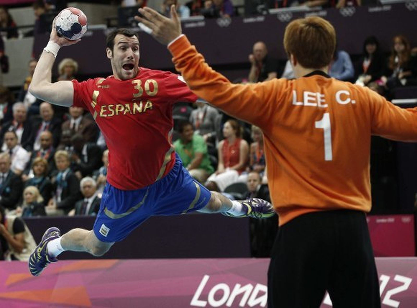 España vence a una batalladora Corea del Sur