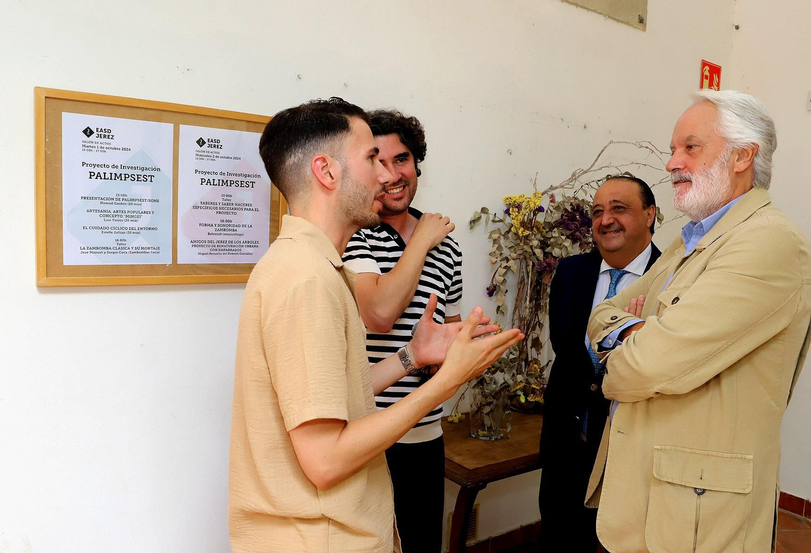 Los delegados junto a los responsables del Proyecto Palimpset. Los delegados junto a los responsables del Proyecto Palimpset.