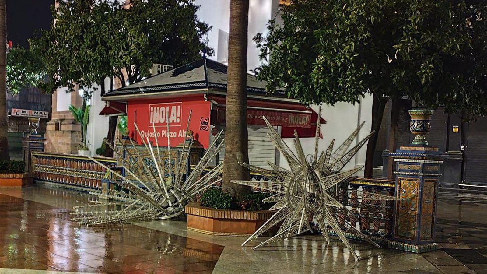 Las estrellas navideñas que se instalarán en la Plaza Alta.