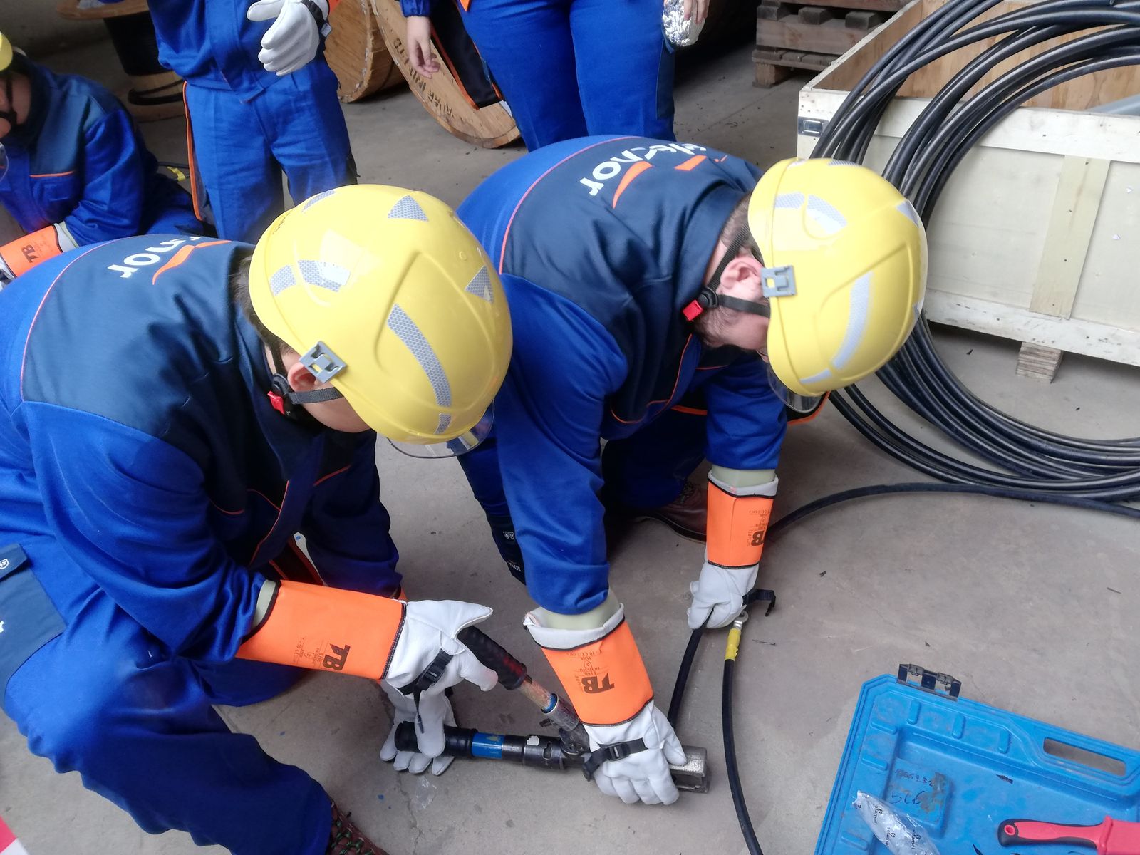 Alumnos se forman en Elecnor.