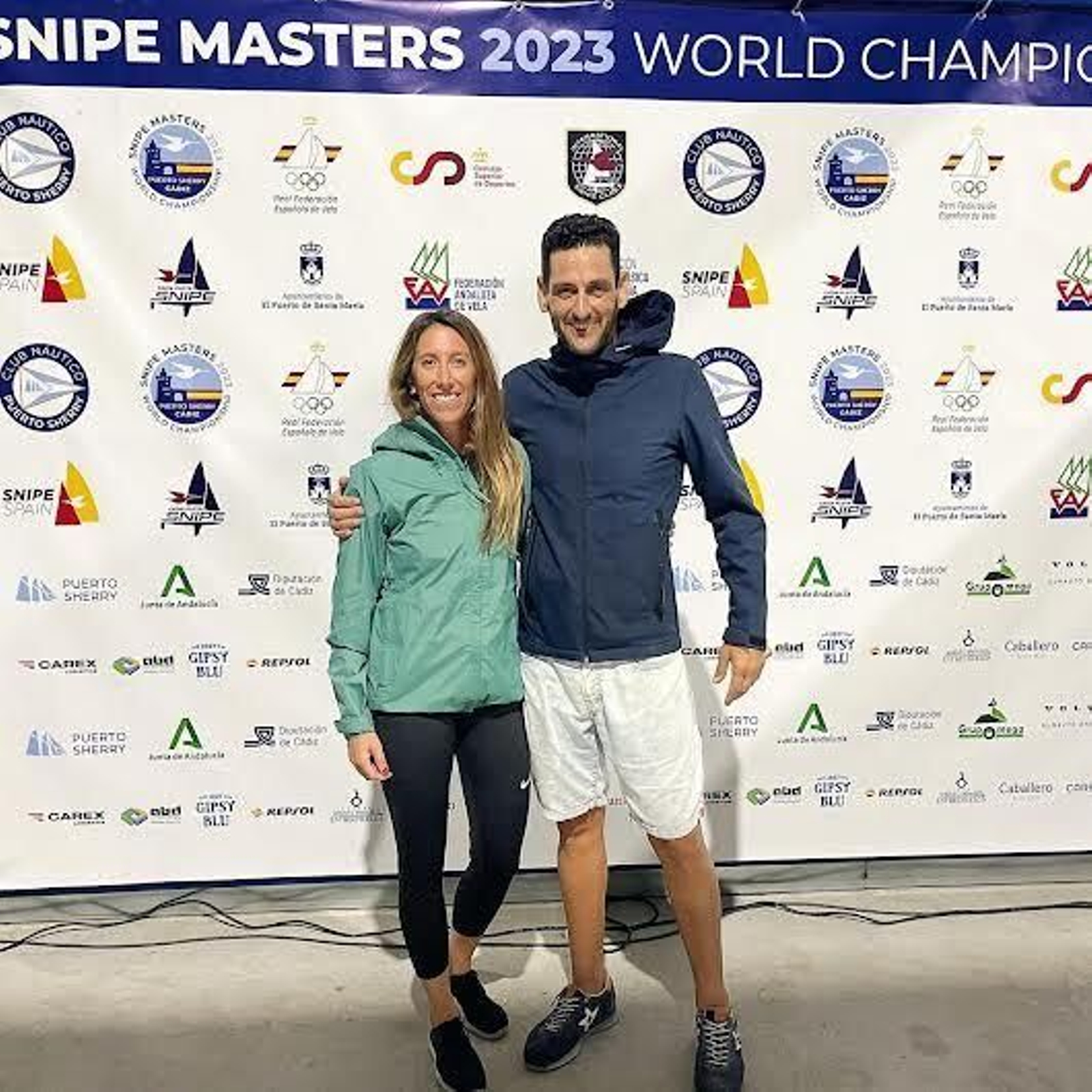 Pablo Fresneda y Ángela Pumariega posan tras la competición.