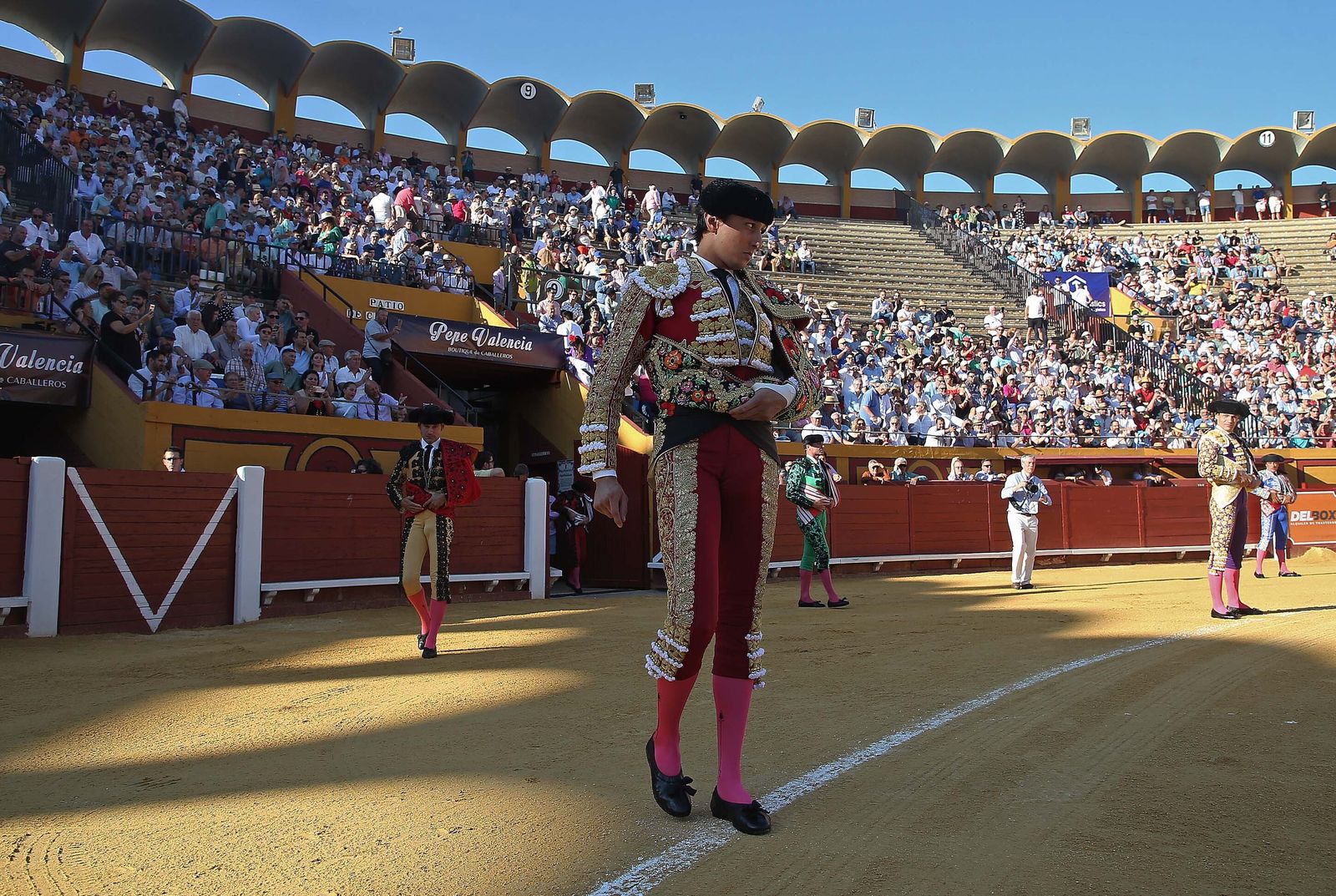 Fotos de la corrida del jueves de la Feria Taurina de Algeciras 2023:  Salvador Vega, Roca Rey y Pablo Aguado
