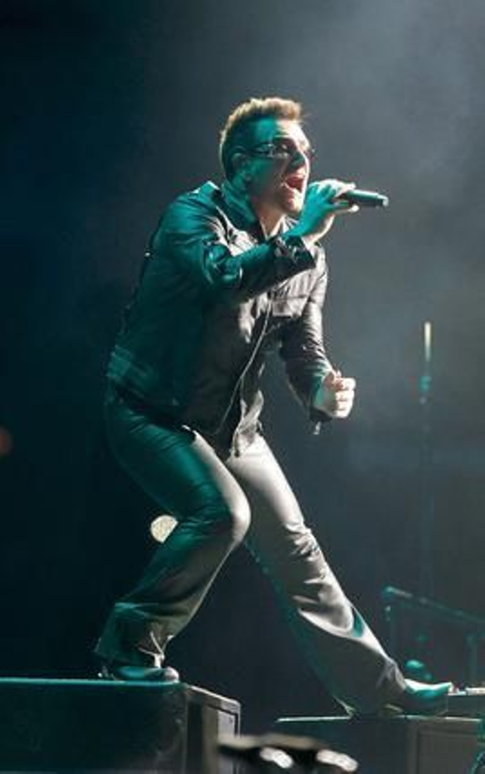 La banda irlandesa U2 convence a sus seguidores en San Sebastián. / EFE, AFP, Reuters