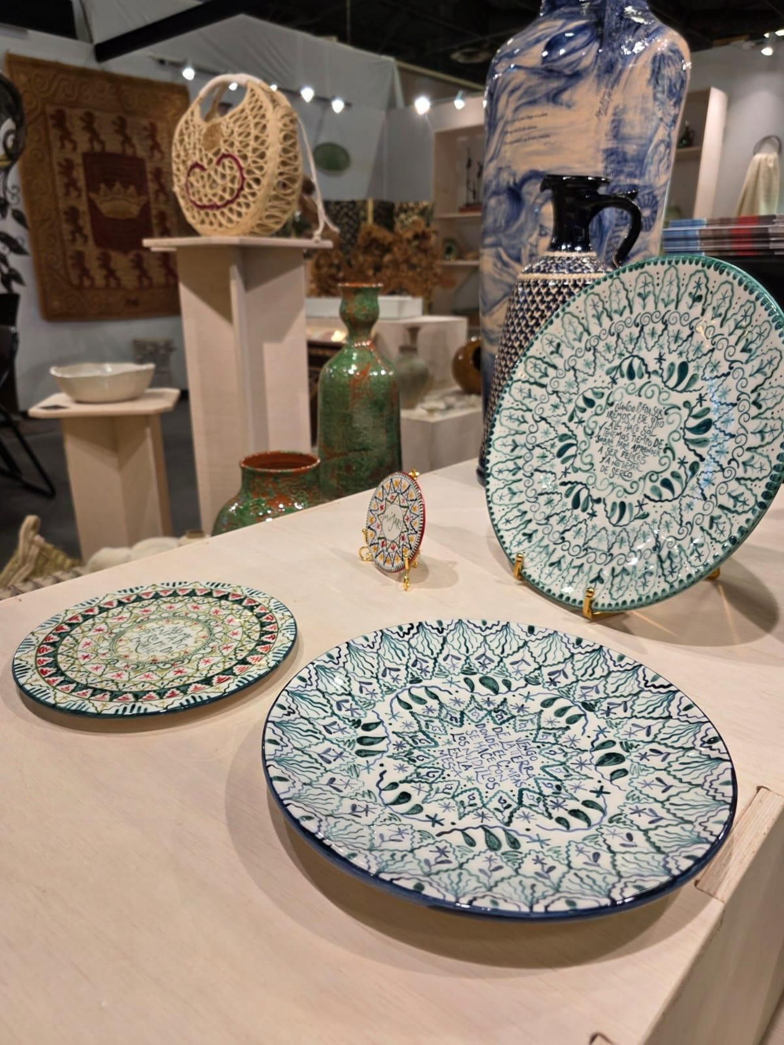 Distintos platos de Casa Peña expuestos en París.