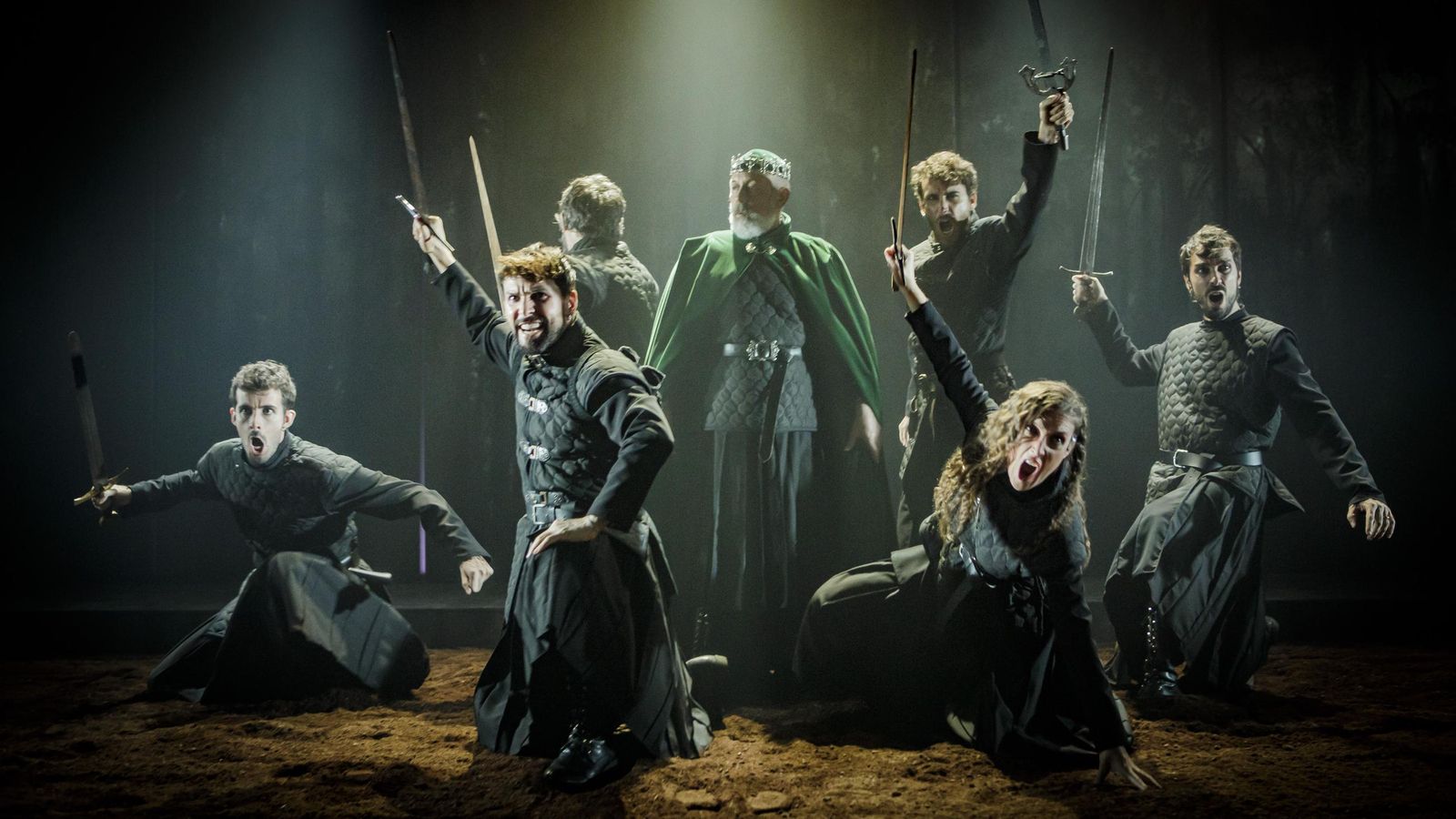 Actores durante la representación de 'Macbeth'.