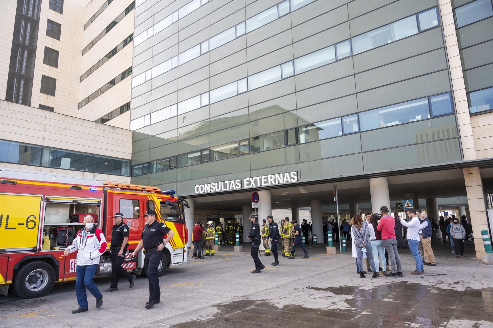 El Hospital Clínico de Granada reabre dos de las salas de resonancia afectadas por el incendio