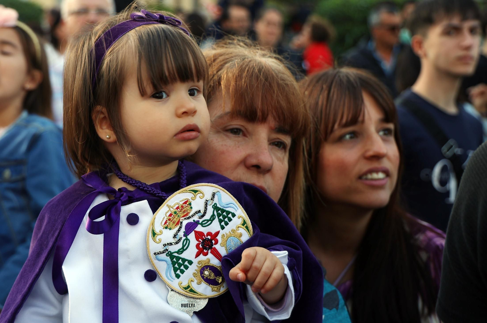 Las mejores imágenes del Lunes Santo en Huelva: Hermandad de las Tres Caídas