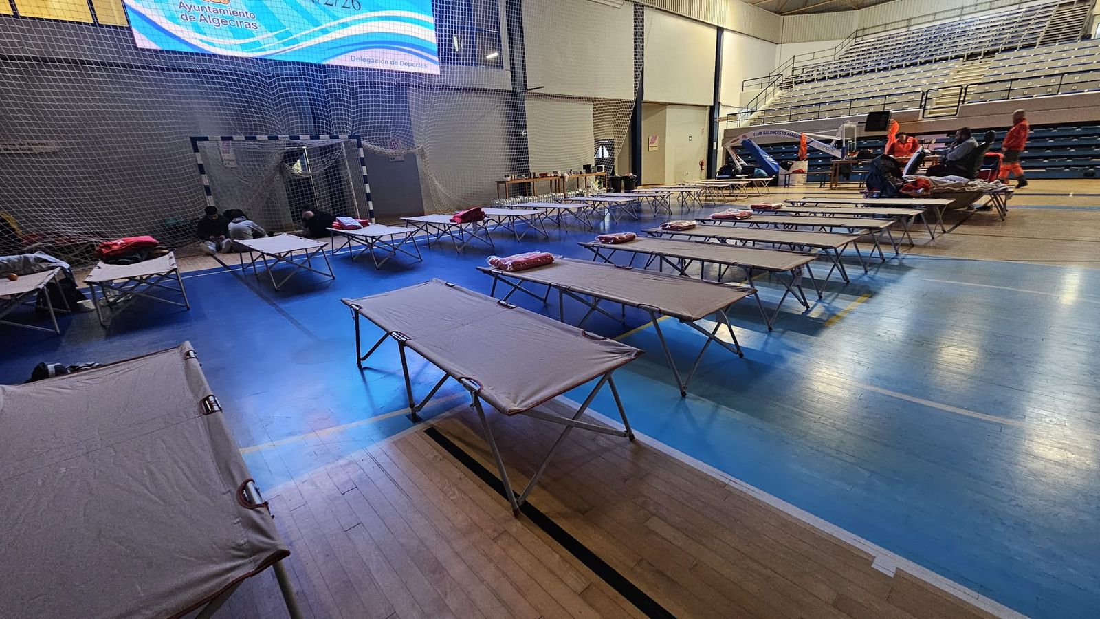 Casi 40 personas han pasado la noche en el pabellón polideportivo Ciudad de Algeciras – Doctor Juan Carlos Mateo.