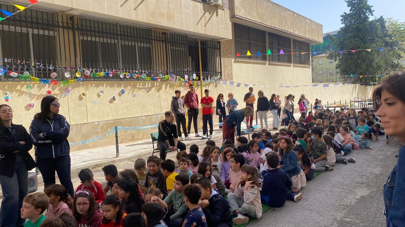 Una iniciativa para tener calles seguras libres de tráfico junto a los colegios en Jaén