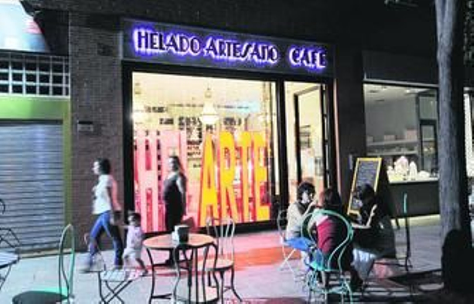 Heladería de la avenida de Alemania donde se refugió el agresor para ocultar el arma.