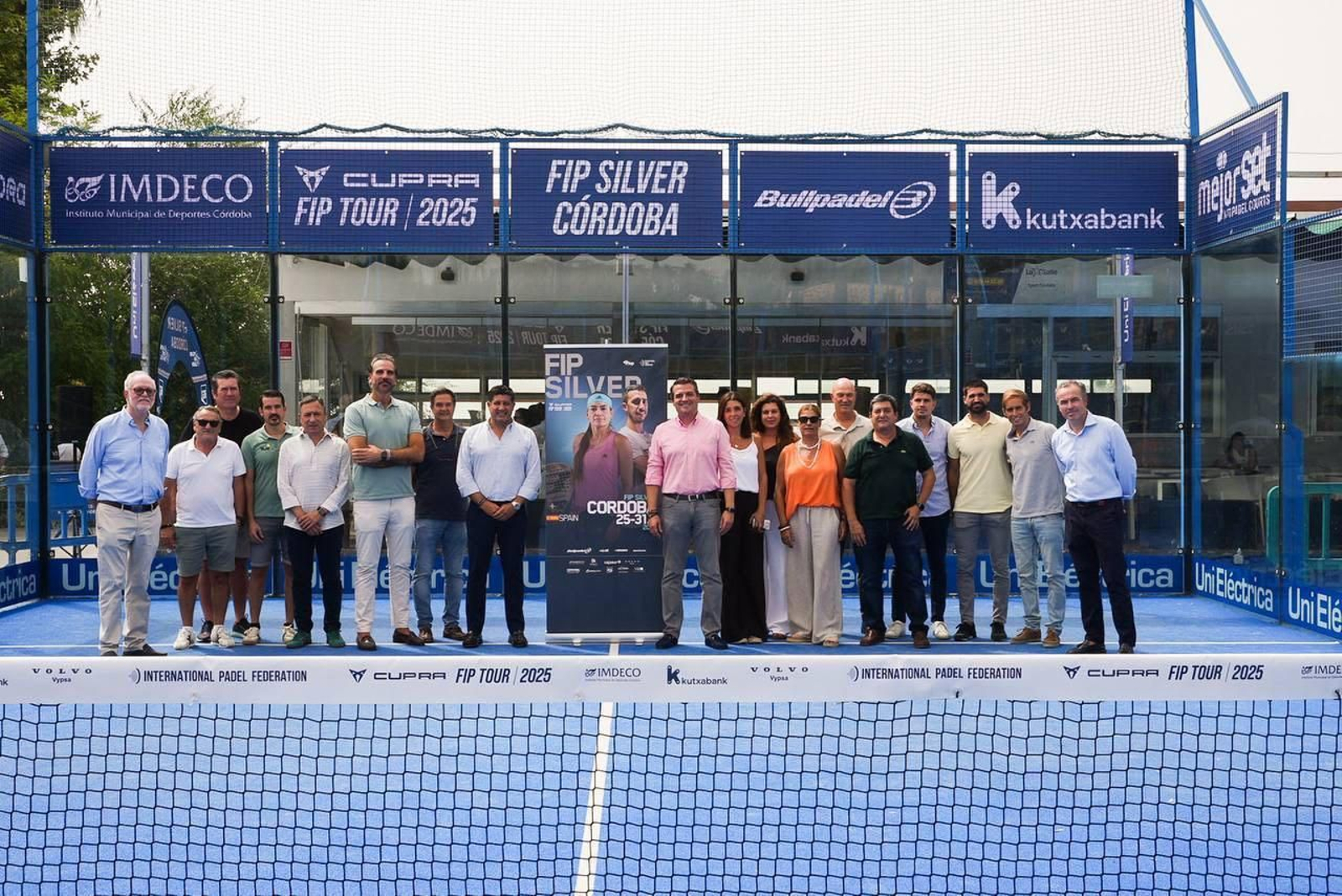 Las autoridades y organizadores, durante la presentación del torneo.