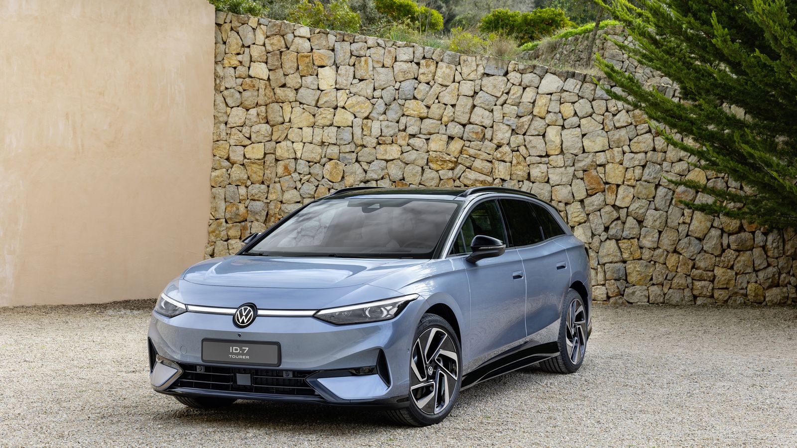 Volkswagen desdobla la oferta del ID.7 al sumar a la carrocería de estilo sedán y cinco puertas, la familiar con el apellido Tourer.