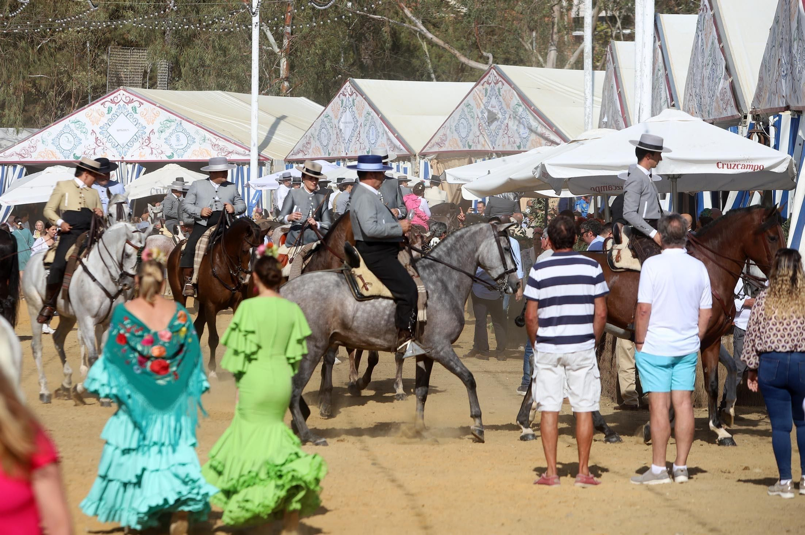 Feria del Caballo 2023: Imágenes del ambiente en la tarde del sábado