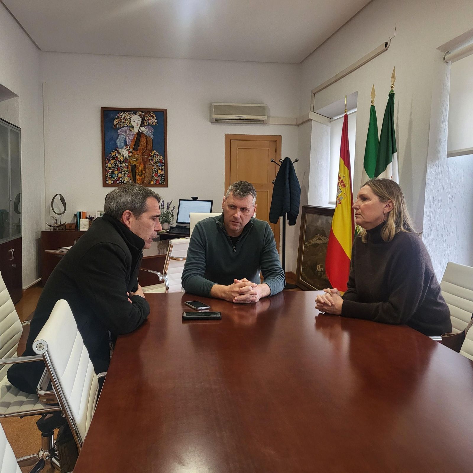 La reunión de los responsables comarcales con el alcalde de Jimena, Fran Gómez.