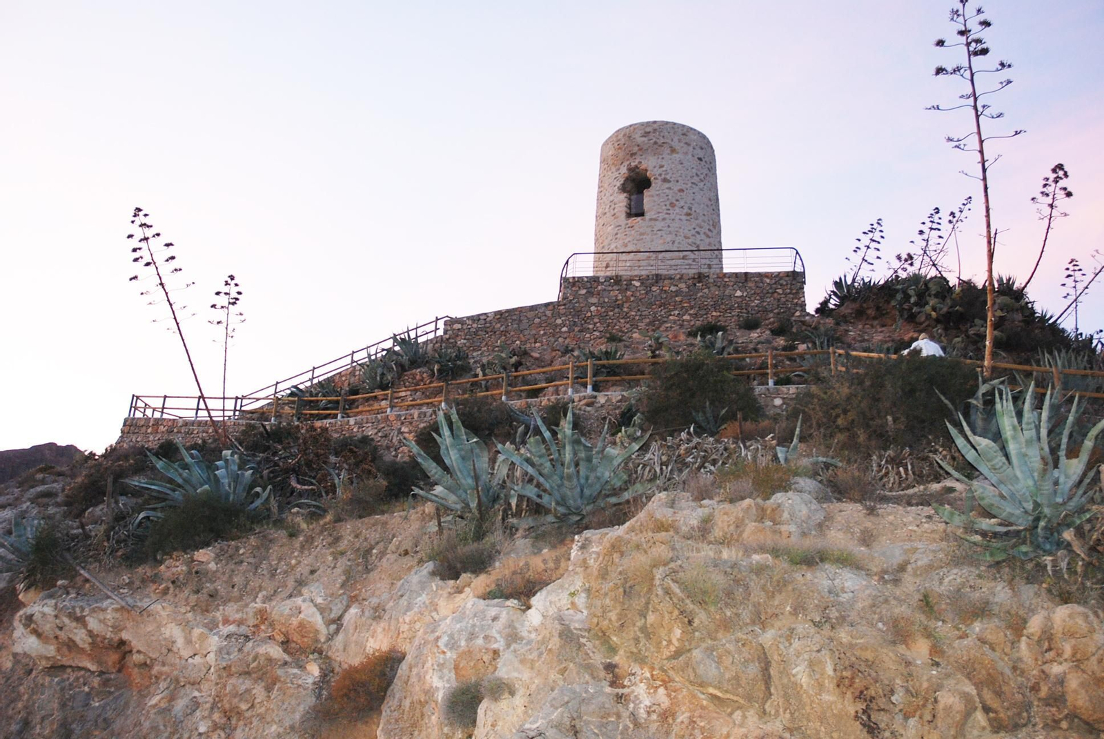 Desde la atalaya de Níjar se contempla todo el litoral.