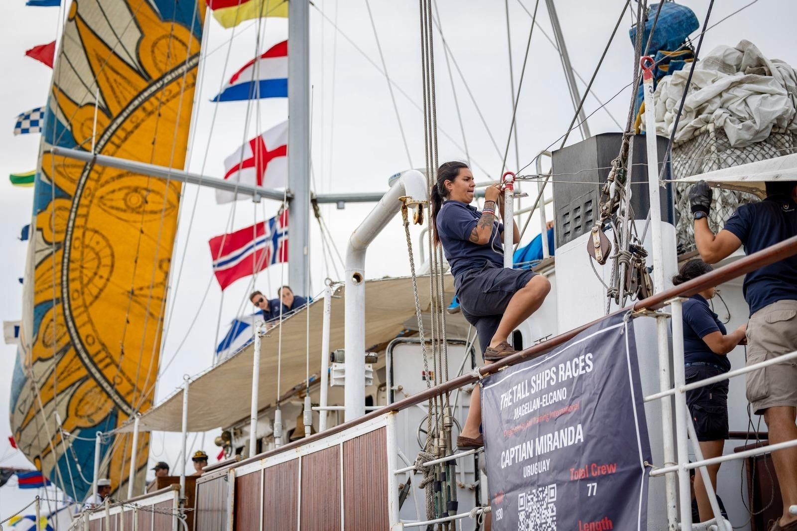 Las imágenes de la llegada del 'Capitán Miranda' a la Gran Regata 2023 de Cádiz