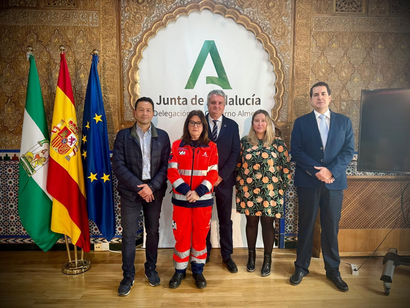 El delegado de Salud, acompañado de la directora del 061 en Almería y los directores de los distrito sanitarios Almería,Poniente y Área Norte.