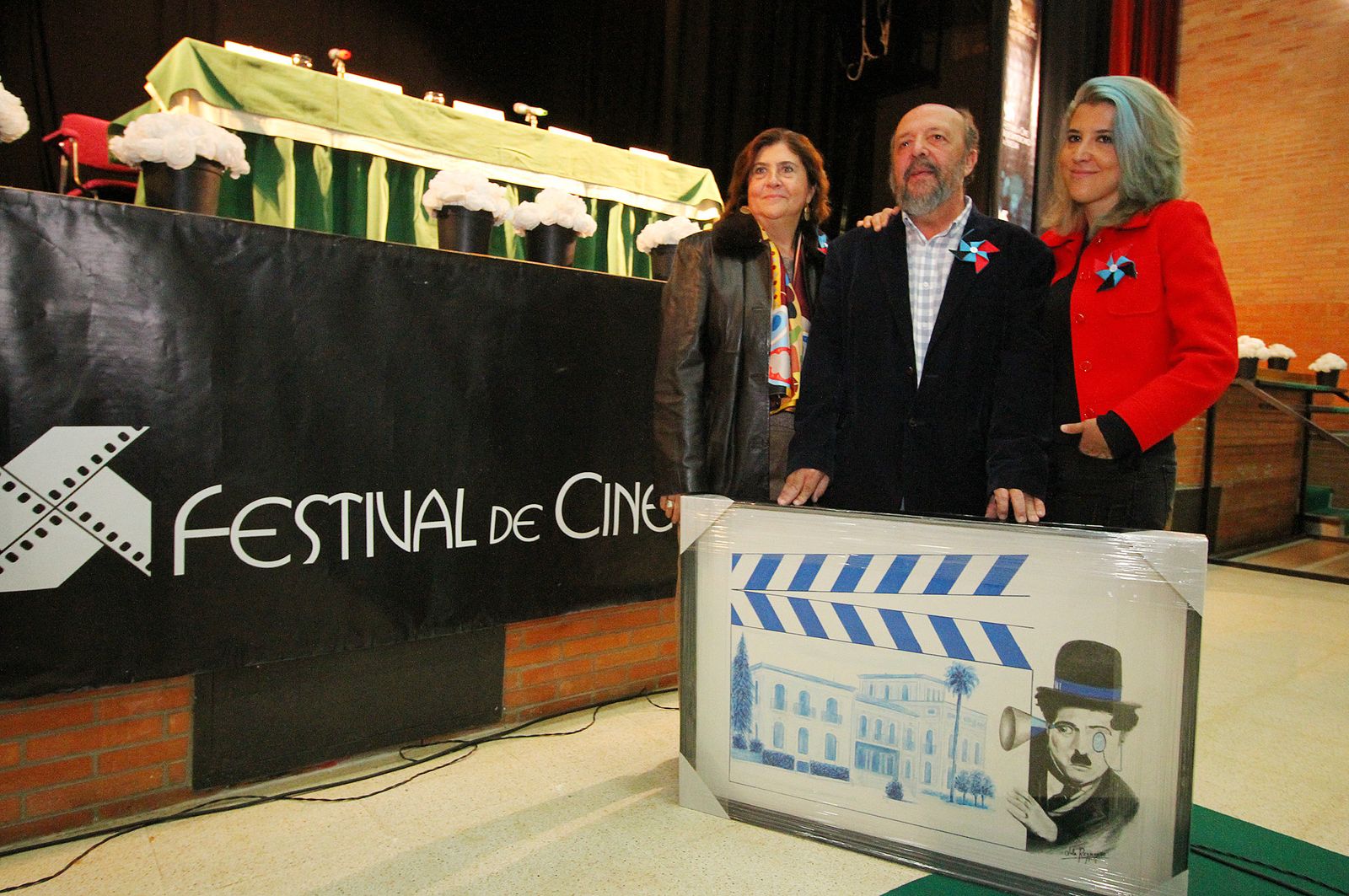Imágenes de la entrega a Francisco Regueira del Premio Cine y Valores de Huelva Información