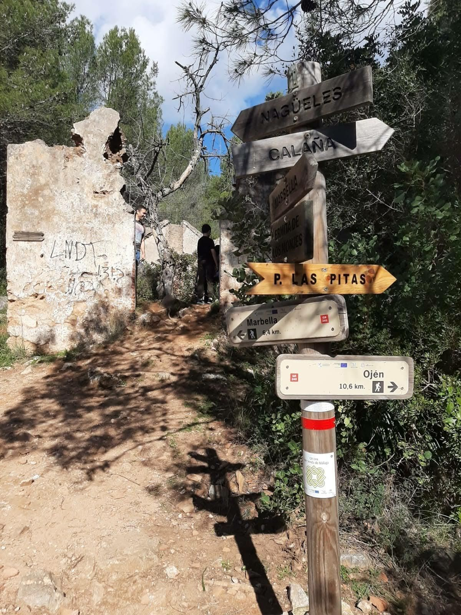 "Lo mejor es que nosotros volvamos a Marbella y los niños tiren para Ojén", dirán algunos. "Lo mejor es que nosotros volvamos a Marbella y los niños tiren para Ojén", dirán algunos.
