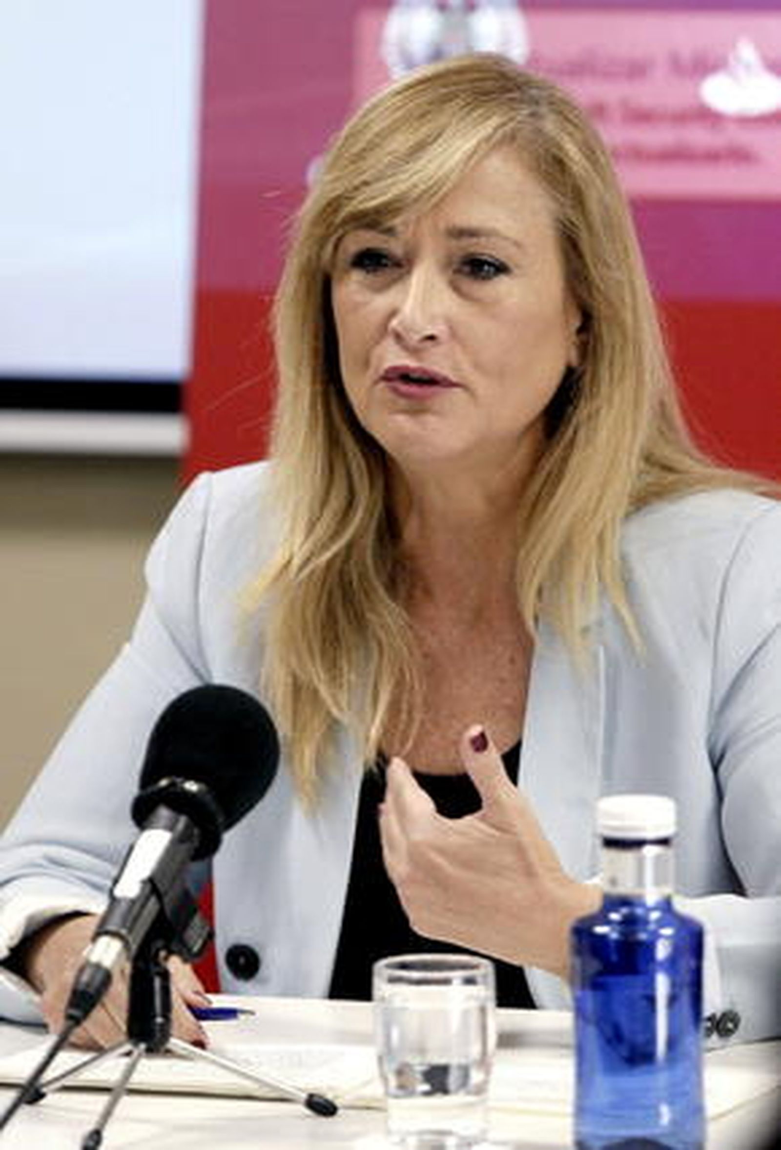 Cristina Cifuentes continúa grave tras ser operada para cerrar una arteria