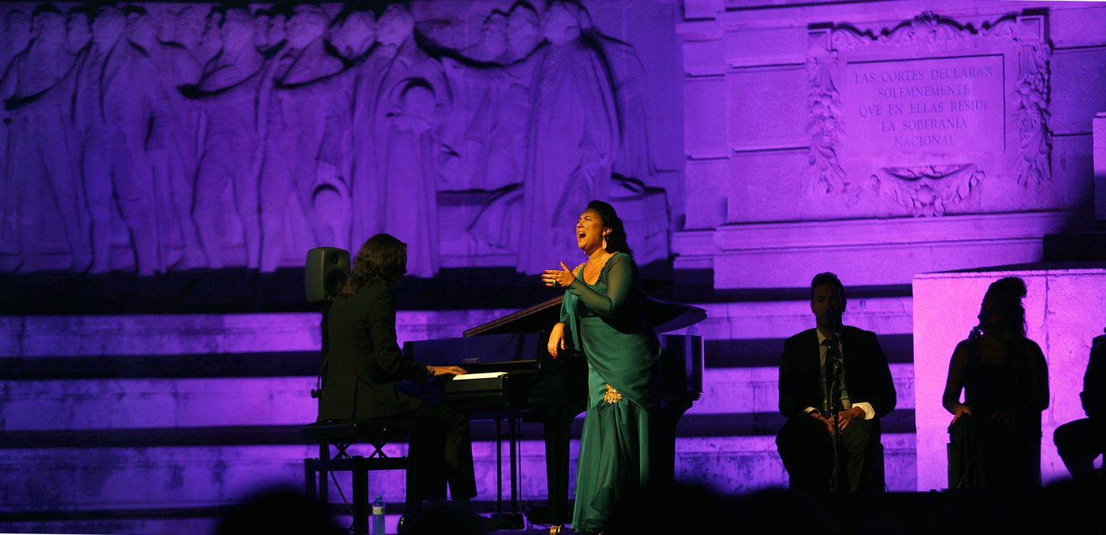Cádiz se rinde ante 'Las Puertas de Gades'