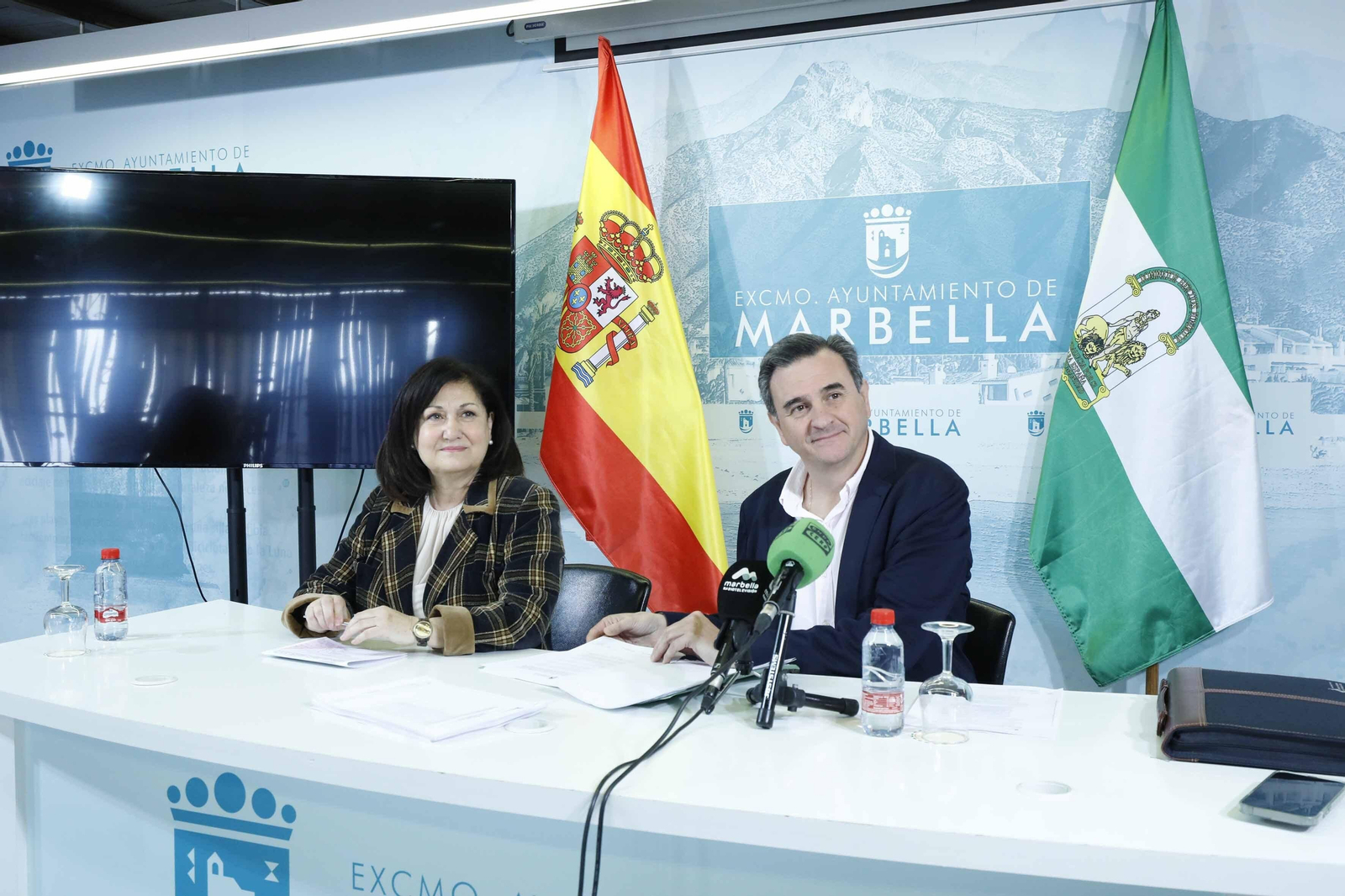 El portavoz municipal, Félix Romero, y la directora de Cultura, Carmen Díaz.