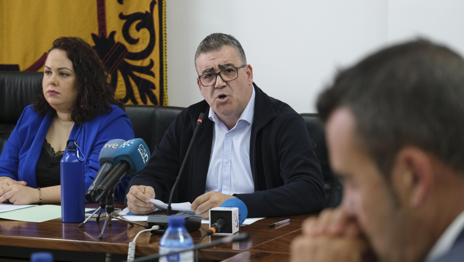 Las imágenes de la moción de censura en el Ayuntamiento de Carboneras