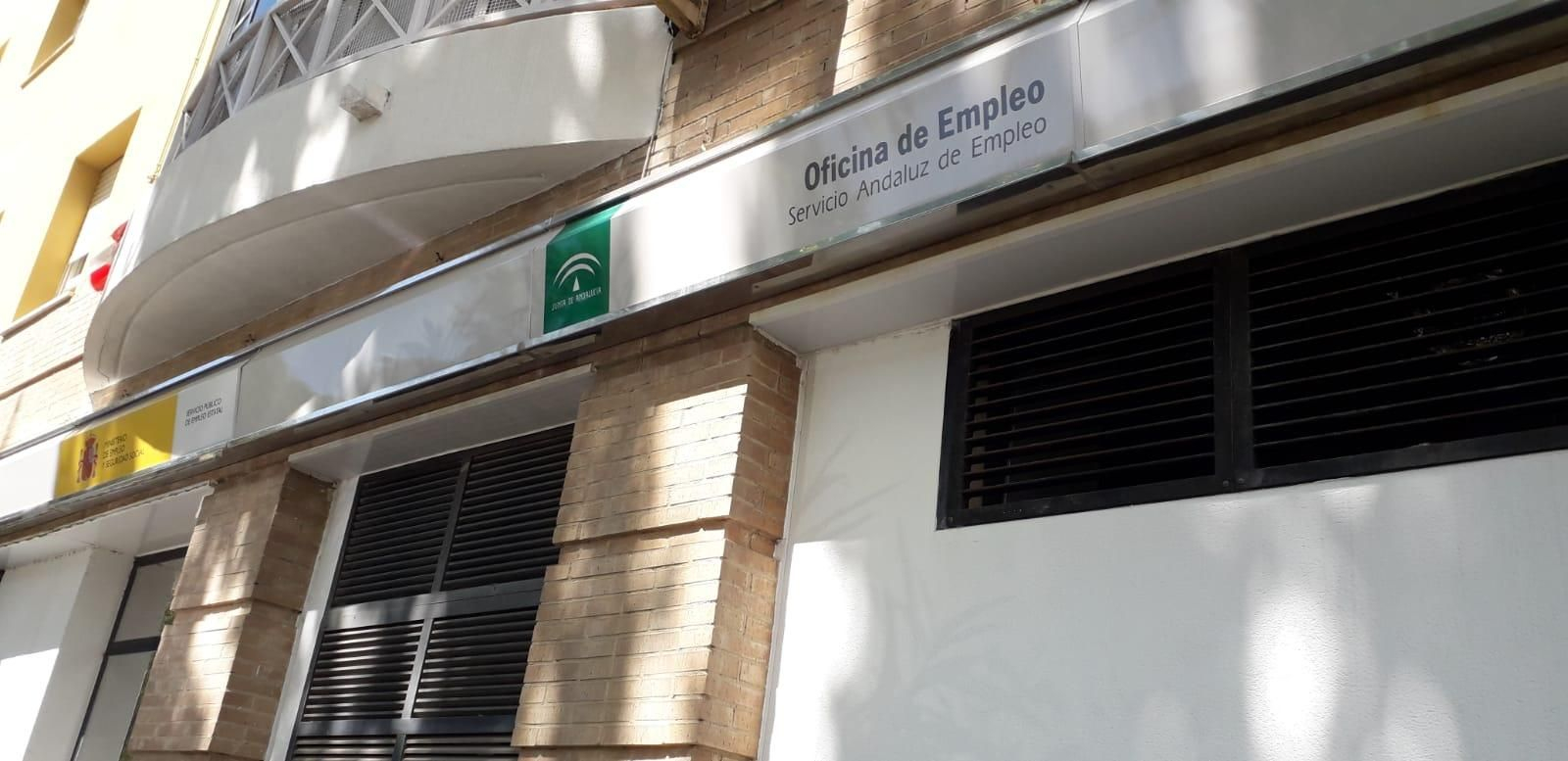 Oficinas del Servicio Andaluz de Empleo, en la avenida del Descubrimiento.