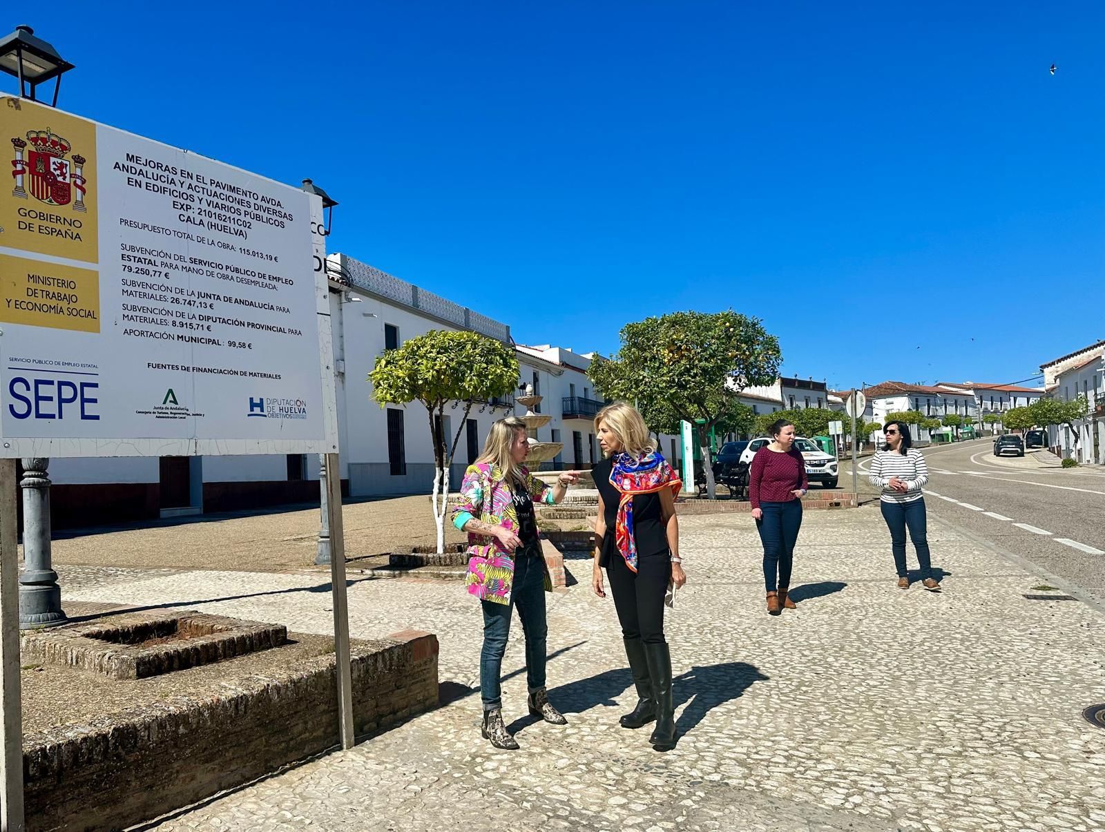 María José Rico (d) y Maite Delgado (i) este viernes en Cala.