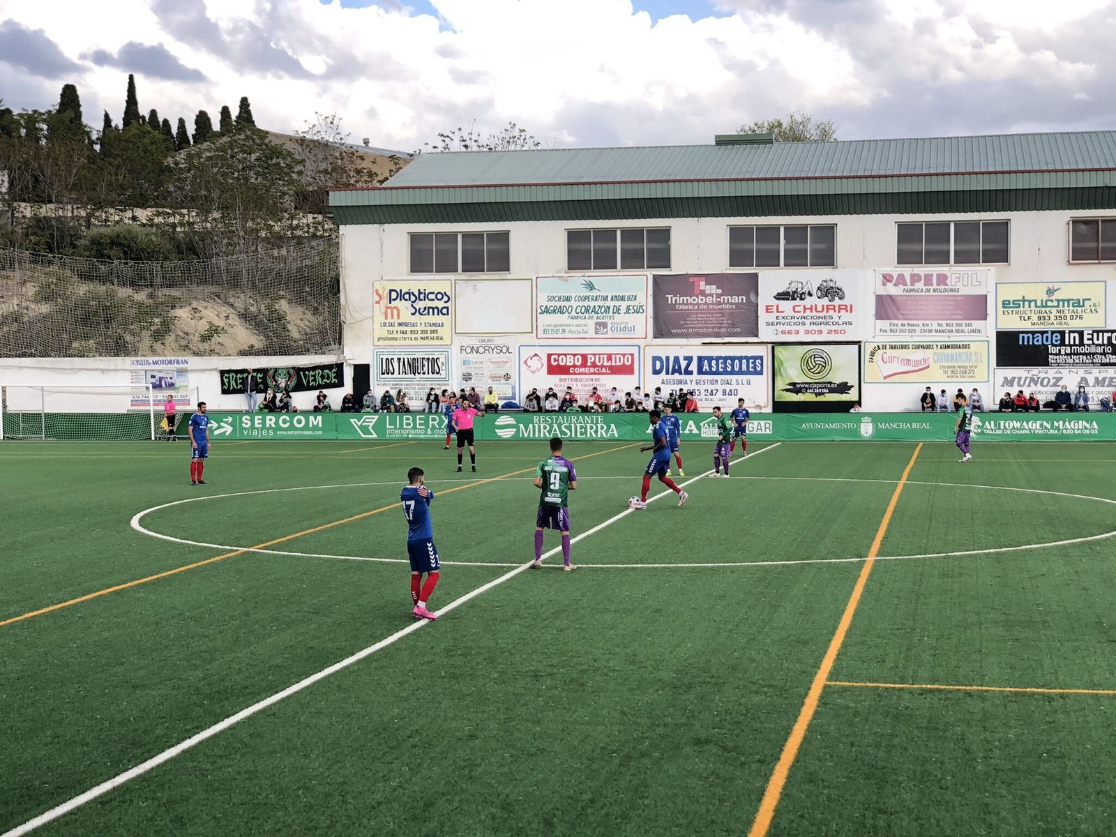 Instante antes del inicio del Atlético Mancha Real - El Palo.