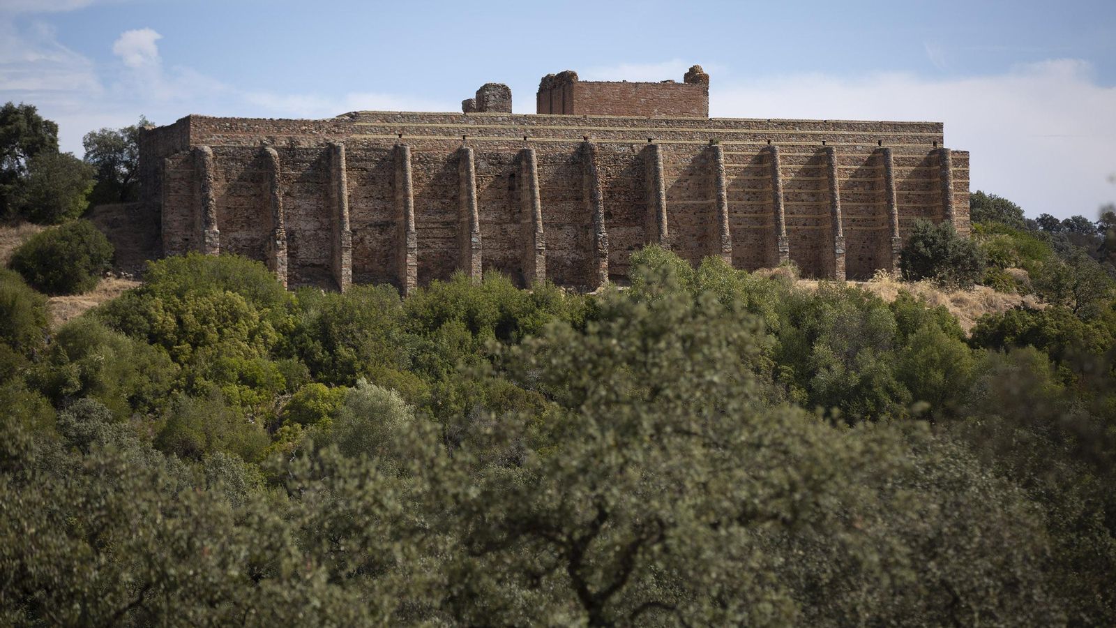 El Santuario de Terrazas con sus contrafuertes.