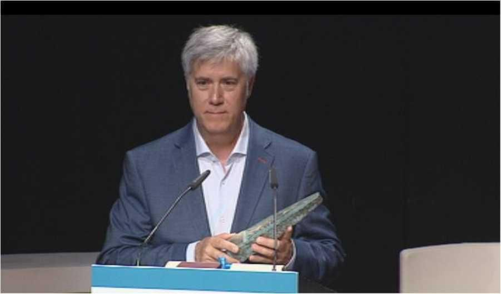 El directivo Pere Buhigas, con un premio por 'Lab24'