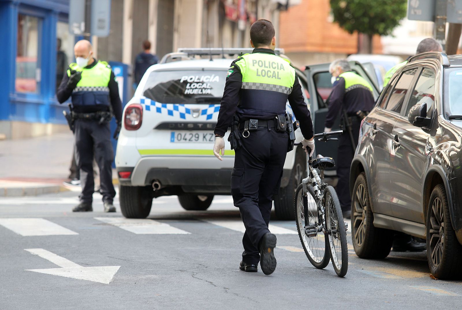 Persecución a un ciclista con el estado de alarma en Huelva