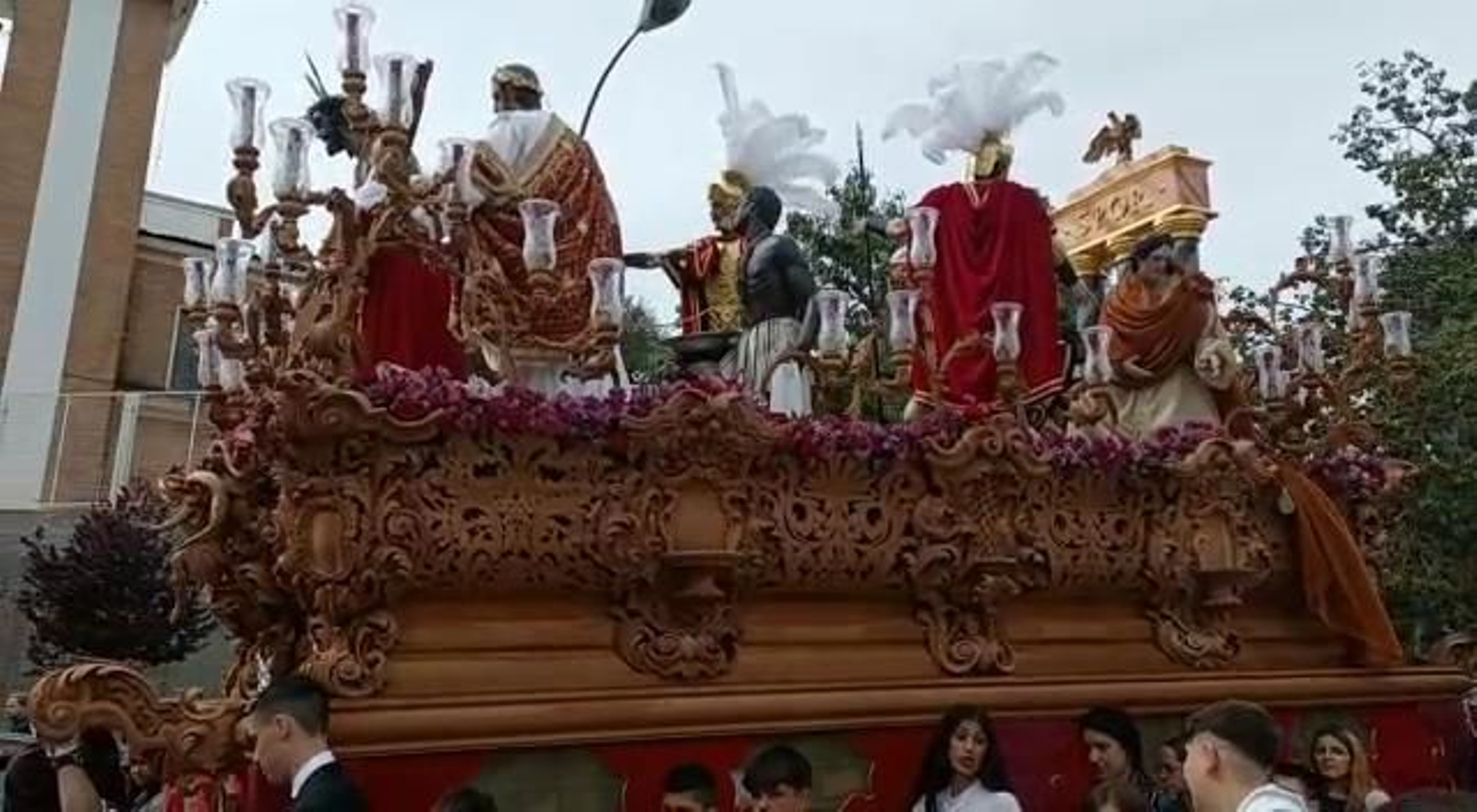 El Cristo de la Sentencia inaugura el Martes Santo en Huelva