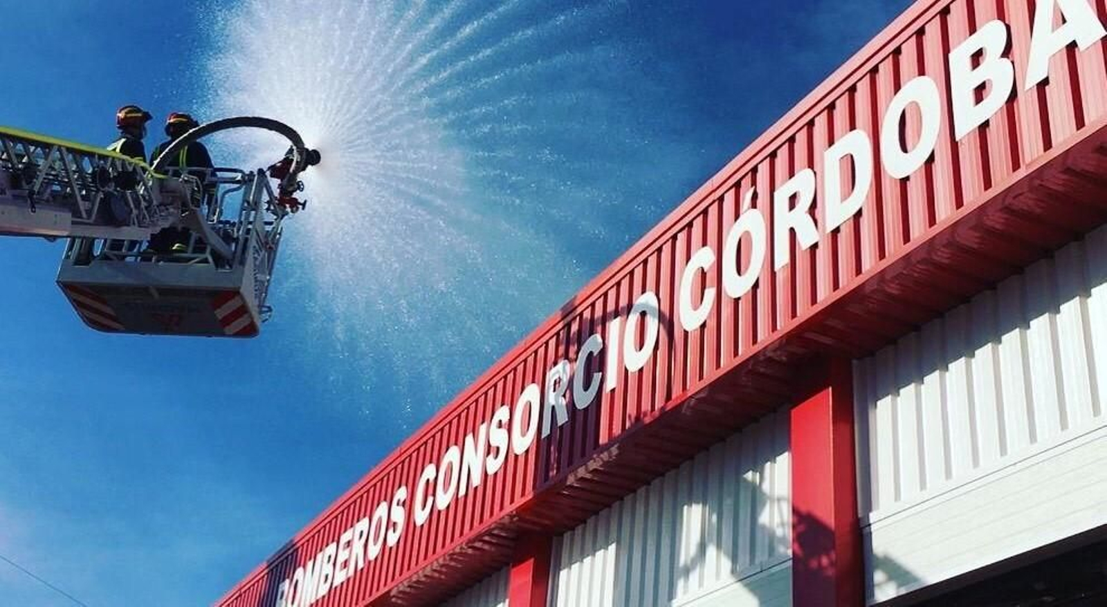 Bomberos del Consorcio, en una maniobra en uno de los parques.