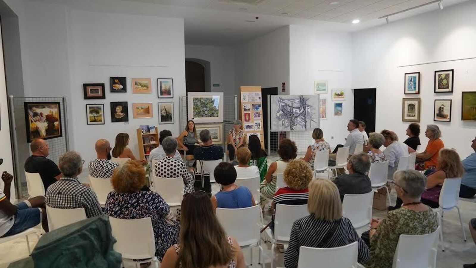 La presentación llenó de publica la sala del Molino del Perrillo
