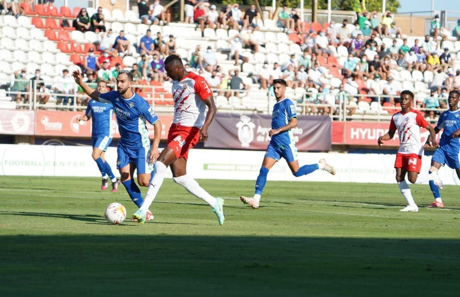 Sadiq remata a puerta.