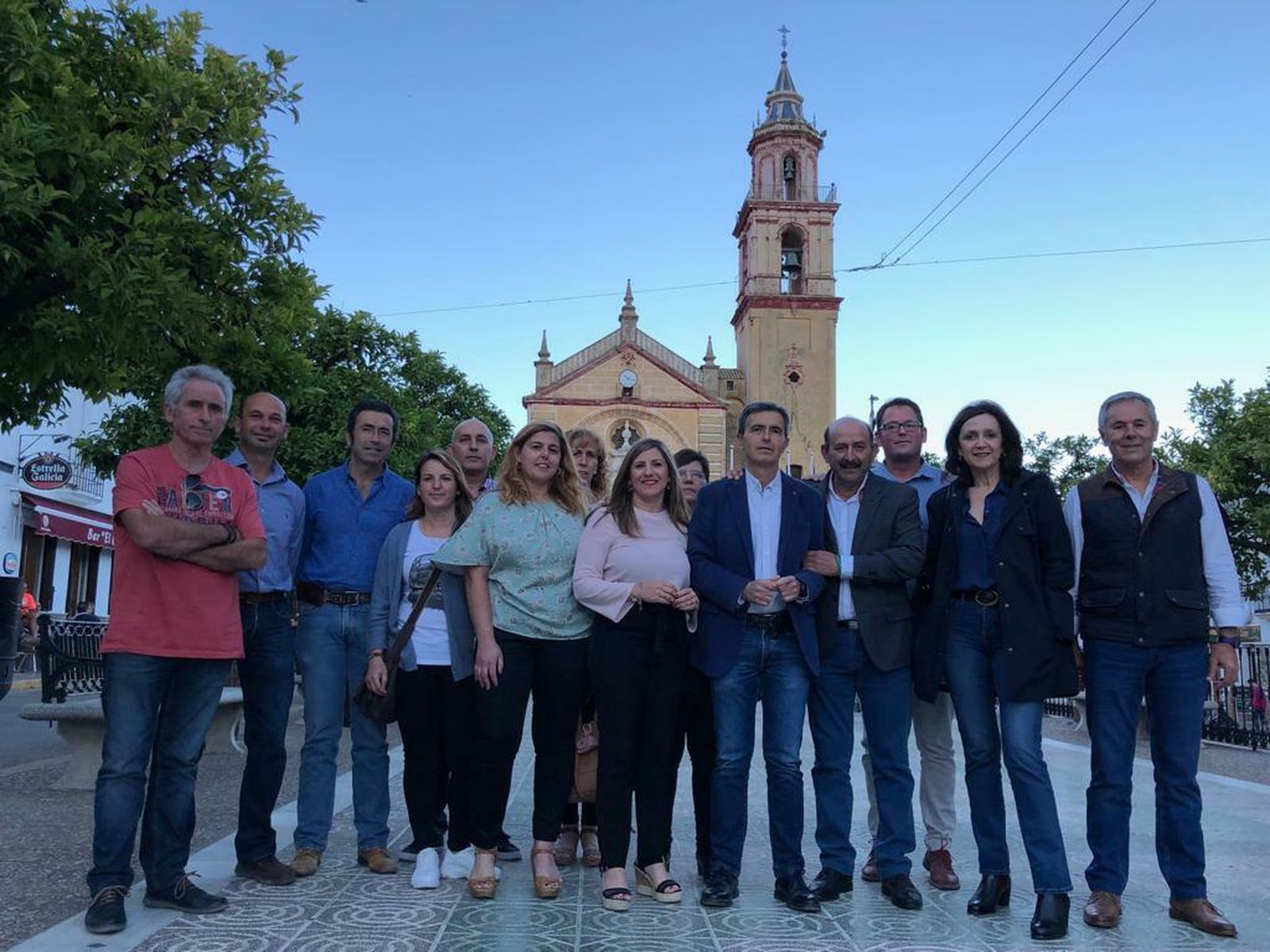 Irene García con la lista del PSOE en Algodonales