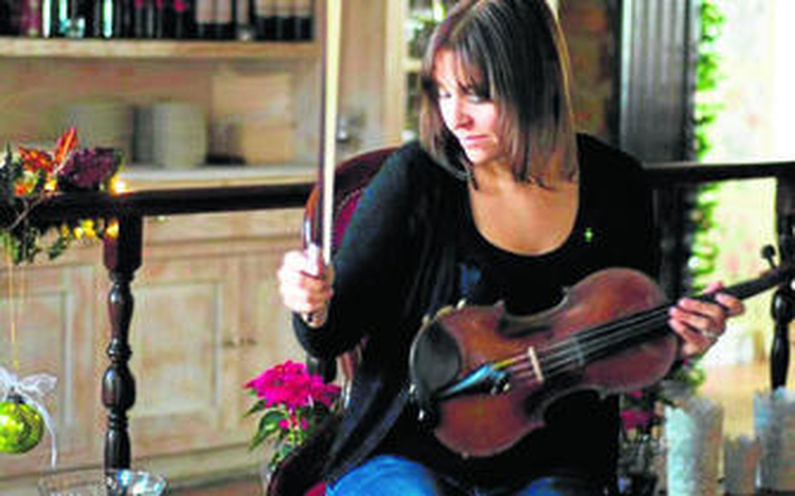 Luisa Morales, directora del Festival al clave acompañada por Cristóbal Salvador, al baile.