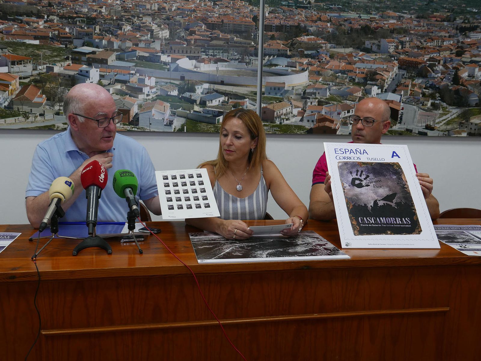 Presentación del sello y la tarjeta con motivo del Cascamorras.
